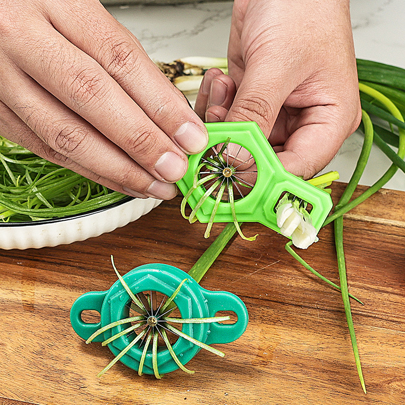 Kitchen Gadgets Drawing - Trancheur d'oignon vert coupé à l'oignon